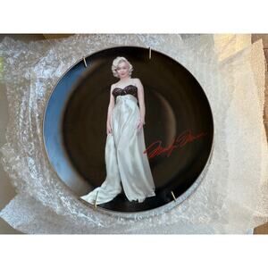 Marilyn Monroe collectors plate "Satin and Lace" Plate no 217A by Milton Greene